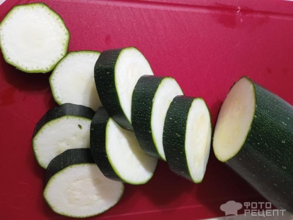 Рецепт: Кабачки запеченные с фаршем и сыром - Праздничные кабачки: вкусно, сытно, бюджетно