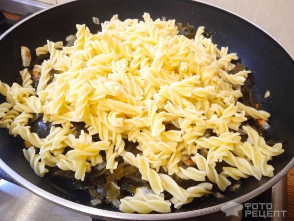 Рецепт: Макароны на сковороде - с морской капустой Рецепт: Макароны на сковороде - с морской капустой