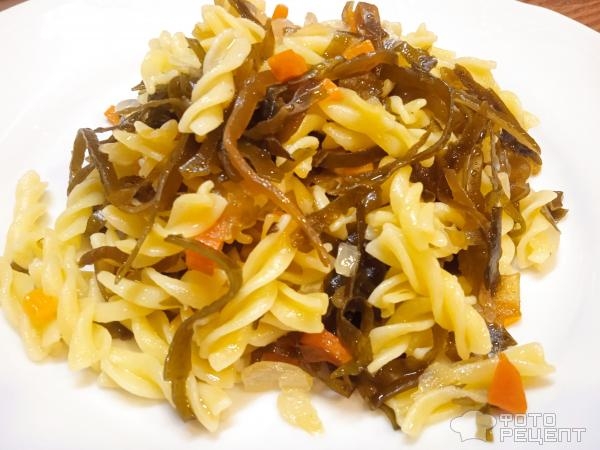 Рецепт: Макароны на сковороде - с морской капустой Рецепт: Макароны на сковороде - с морской капустой