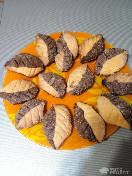 Рецепт: Печенье "Осенние листья" - Двухцветное, шоколадное, простое, быстрое и вкусное