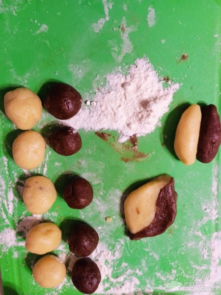 Рецепт: Печенье "Осенние листья" - Двухцветное, шоколадное, простое, быстрое и вкусное