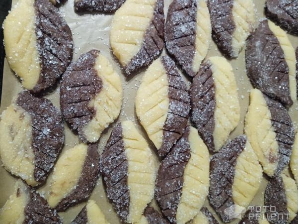 Рецепт: Печенье "Осенние листья" - Двухцветное, шоколадное, простое, быстрое и вкусное