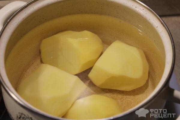 Рецепт: Салат с консервированной форелью - с огурцом и картофелем