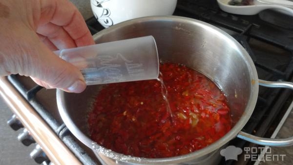 Рецепт: Сладко-острая приправа из перцев - Очень вкусная приправа.