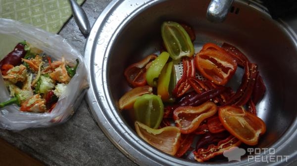 Рецепт: Сладко-острая приправа из перцев - Очень вкусная приправа.