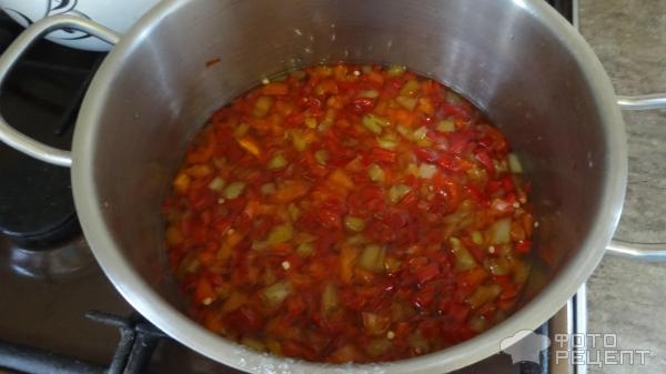 Рецепт: Сладко-острая приправа из перцев - Очень вкусная приправа.