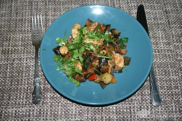 Рецепт: Соте из баклажан - с курицей и овощами