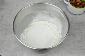 Рождественский дрожжевой штоллен