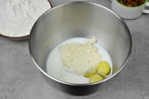 Рождественский дрожжевой штоллен