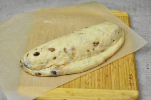 Рождественский дрожжевой штоллен