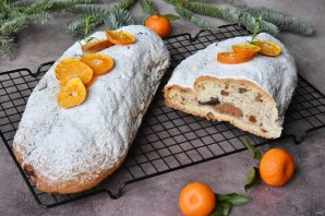 Рождественский дрожжевой штоллен