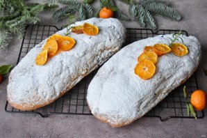 Рождественский дрожжевой штоллен