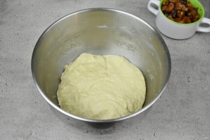 Рождественский дрожжевой штоллен