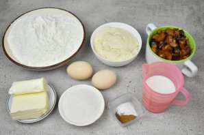 Рождественский дрожжевой штоллен