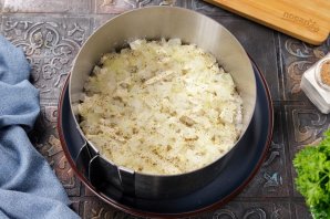 Салат с сайрой и рисом