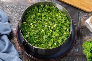 Салат с сайрой и рисом