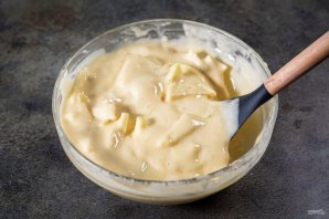 Шарлотка с яблоками и корицей Шарлотка с яблоками и корицей