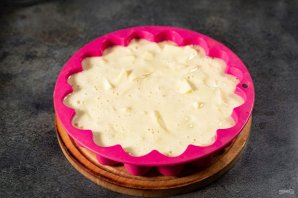 Шарлотка с яблоками и корицей Шарлотка с яблоками и корицей