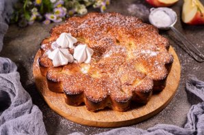 Шарлотка с яблоками и корицей Шарлотка с яблоками и корицей